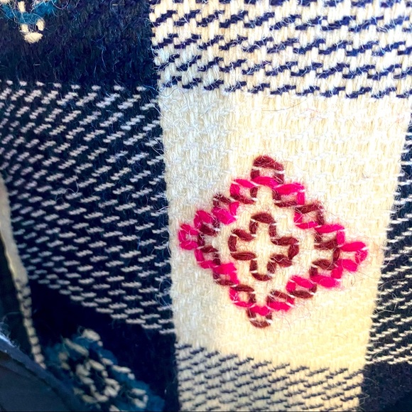Handmade embroidered crossbody bag - Picture 4 of 6